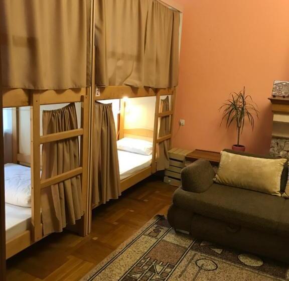 اتاق خانوادگی با سرویس بهداشتی مشترک, Pelican Guest House & Hostel