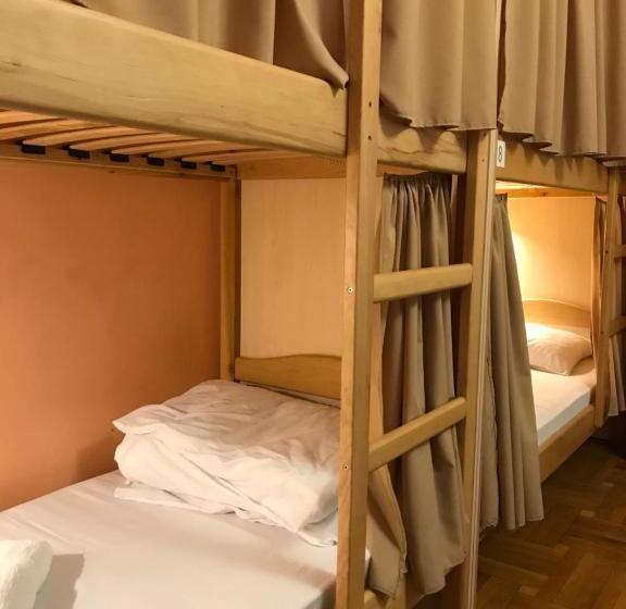 اتاق خانوادگی با سرویس بهداشتی مشترک, Pelican Guest House & Hostel