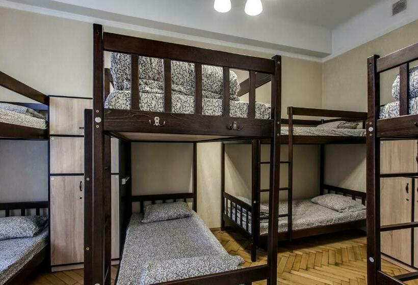 تختخواب در اتاق مشترک, Centrum Hostel