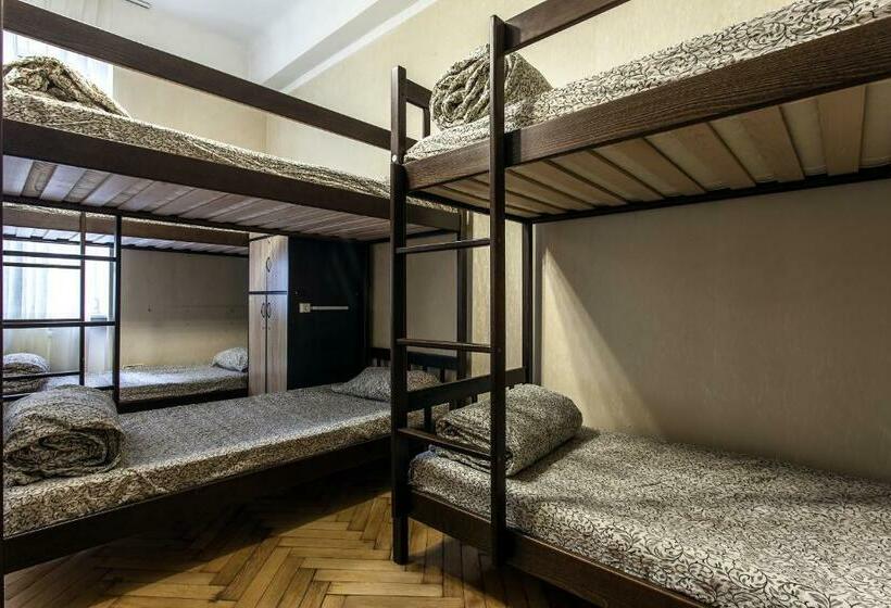 سرير فى غرفة مشتركه, Centrum Hostel