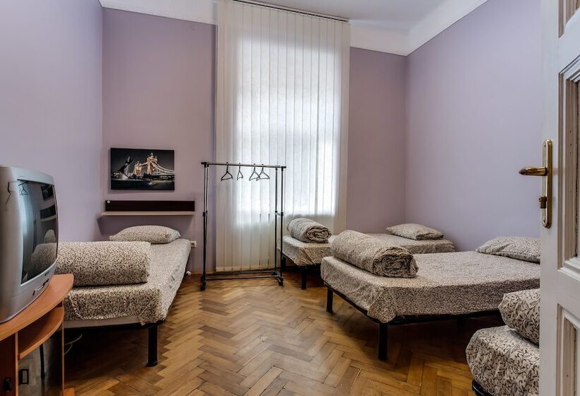 سرير فى غرفة مشتركه, Centrum Hostel
