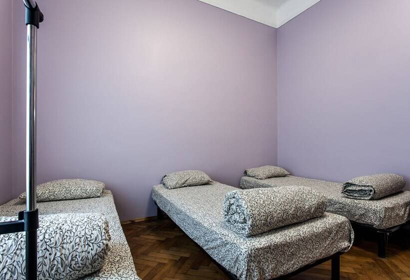 تختخواب در اتاق مشترک, Centrum Hostel
