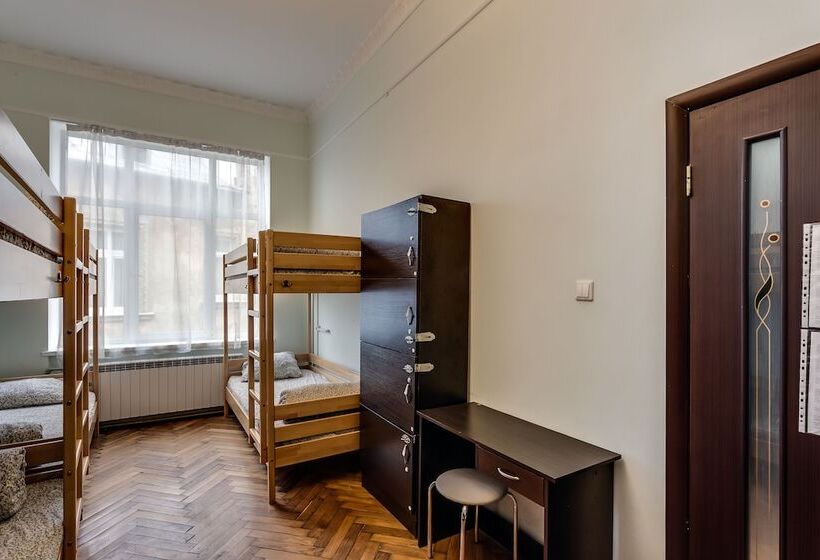 سرير فى غرفة مشتركه, Centrum Hostel