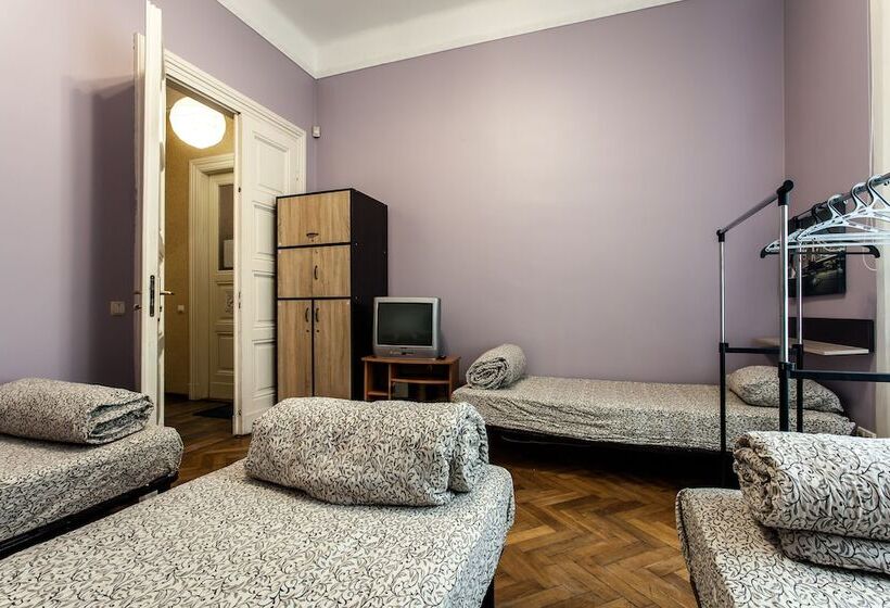 تختخواب در اتاق مشترک, Centrum Hostel