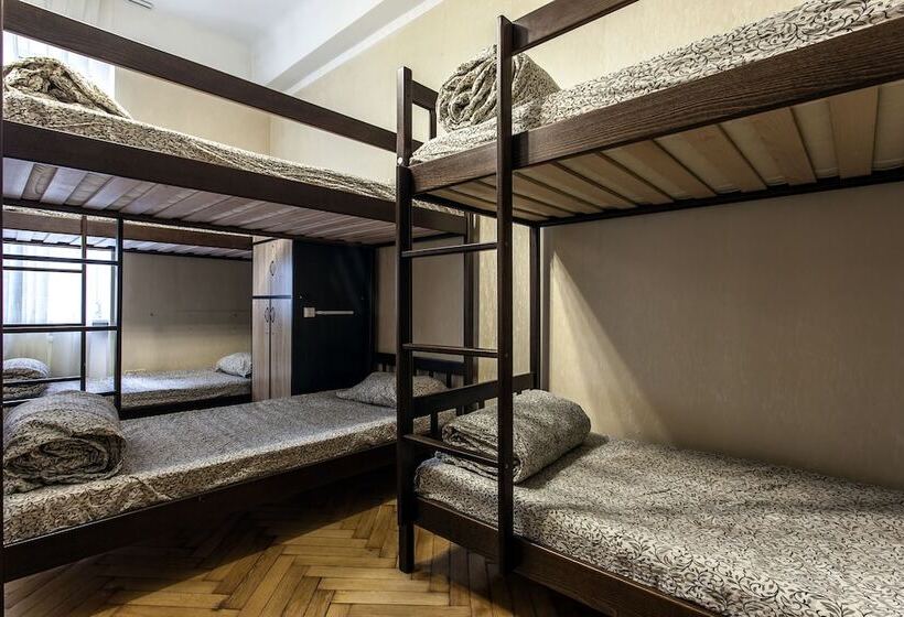 سرير فى غرفة مشتركه, Centrum Hostel