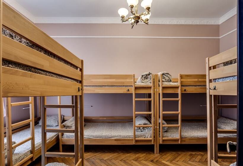 سرير فى غرفة مشتركه, Centrum Hostel