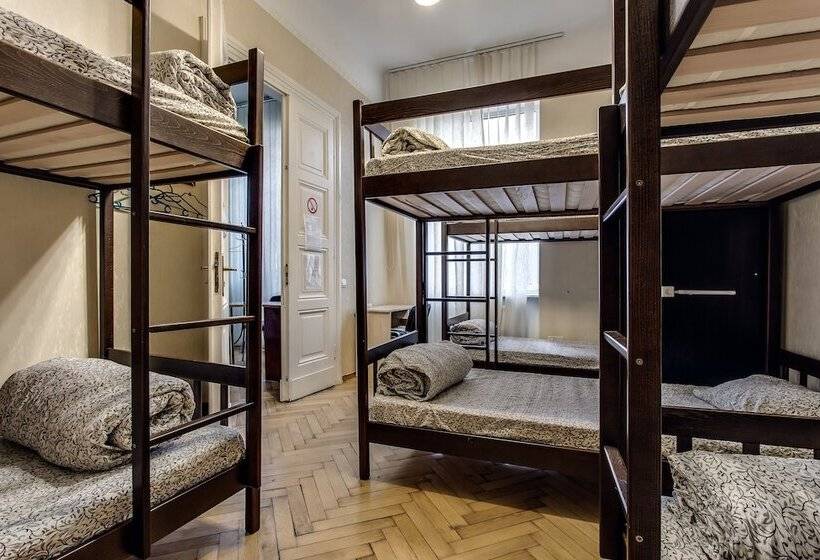 تختخواب در اتاق مشترک, Centrum Hostel