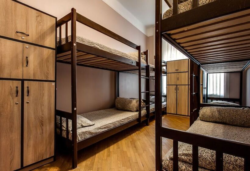 سرير فى غرفة مشتركه, Centrum Hostel