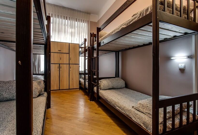 تختخواب در اتاق مشترک, Centrum Hostel