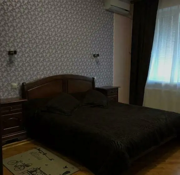 Suite, Complex Uhnovych