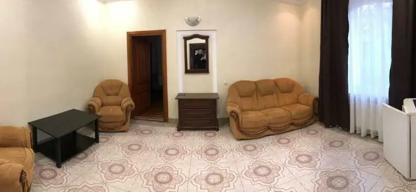 Comfort Suite, Complex Uhnovych
