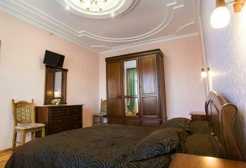 Suite, Complex Uhnovych