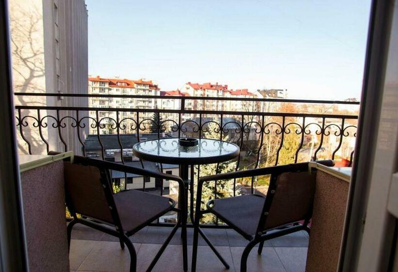 سوییت, Complex Uhnovych