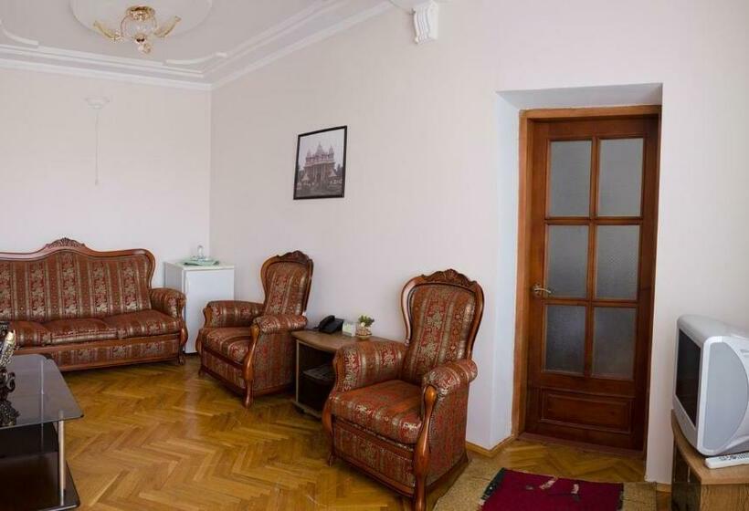 سوییت, Complex Uhnovych