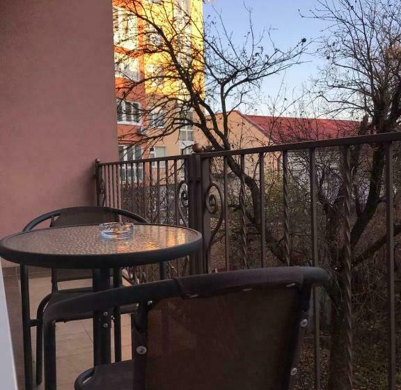 سوئیت راحتی, Complex Uhnovych