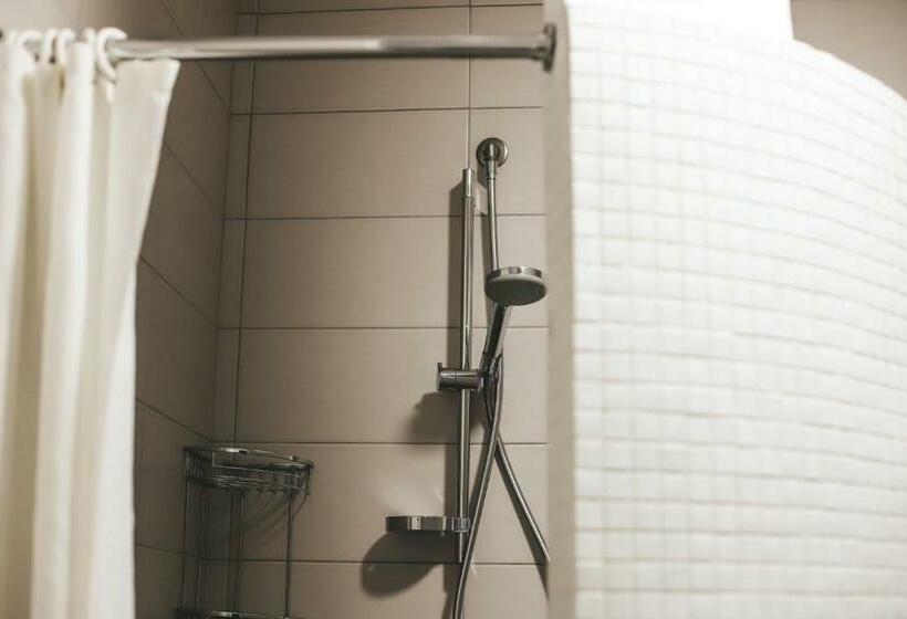 سوئیت با بالکن, Georg Palace