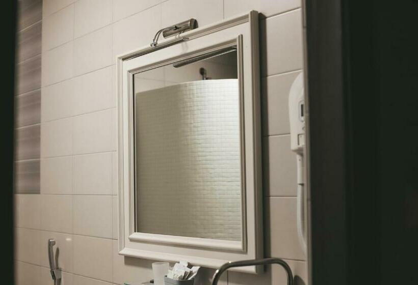 سوئیت با بالکن, Georg Palace