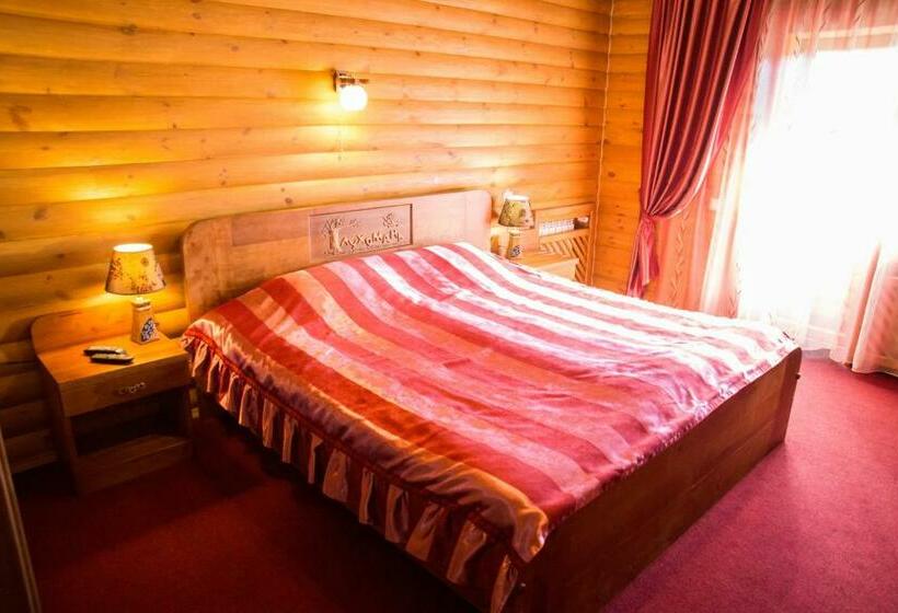 سوئیت با بالکن, Gluhoman