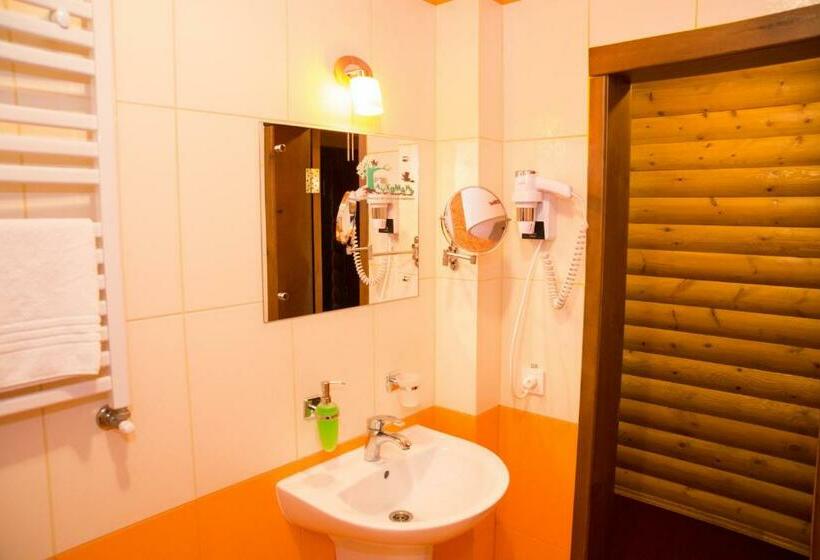 سوئیت با بالکن, Gluhoman