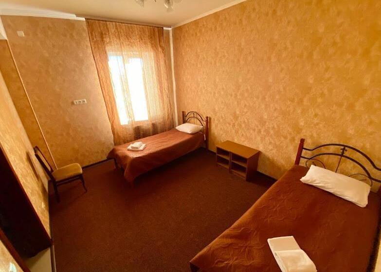 四人高级间, Golden Lion