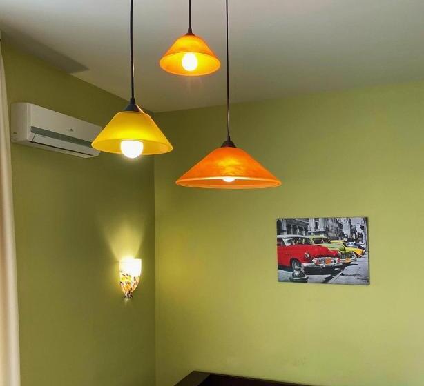 컴포트 트리플 룸, Gosudar