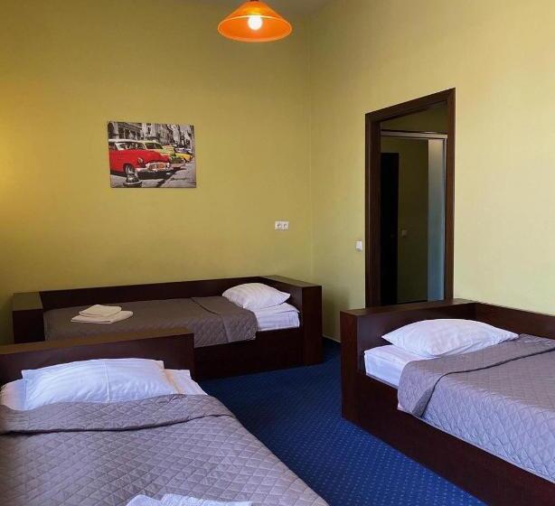 컴포트 트리플 룸, Gosudar