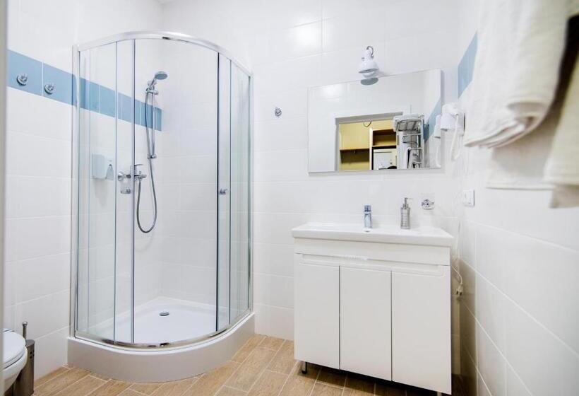 디럭스 룸, Gosudar