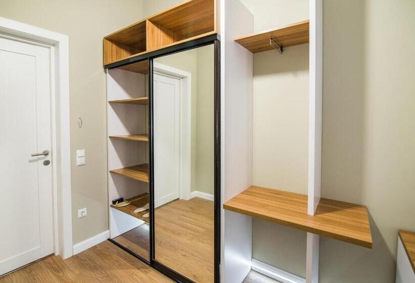 디럭스 룸, Gosudar