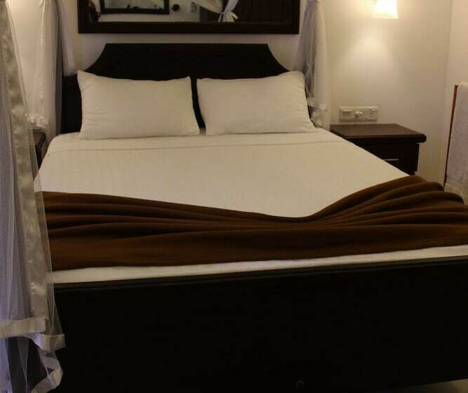 Standardrum, Kandy Waters