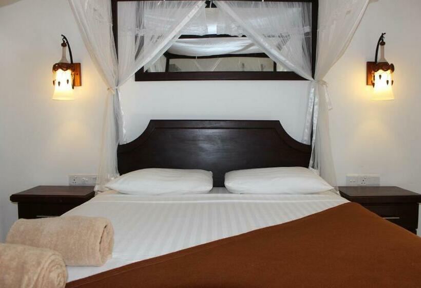 Deluxe Rum, Kandy Waters