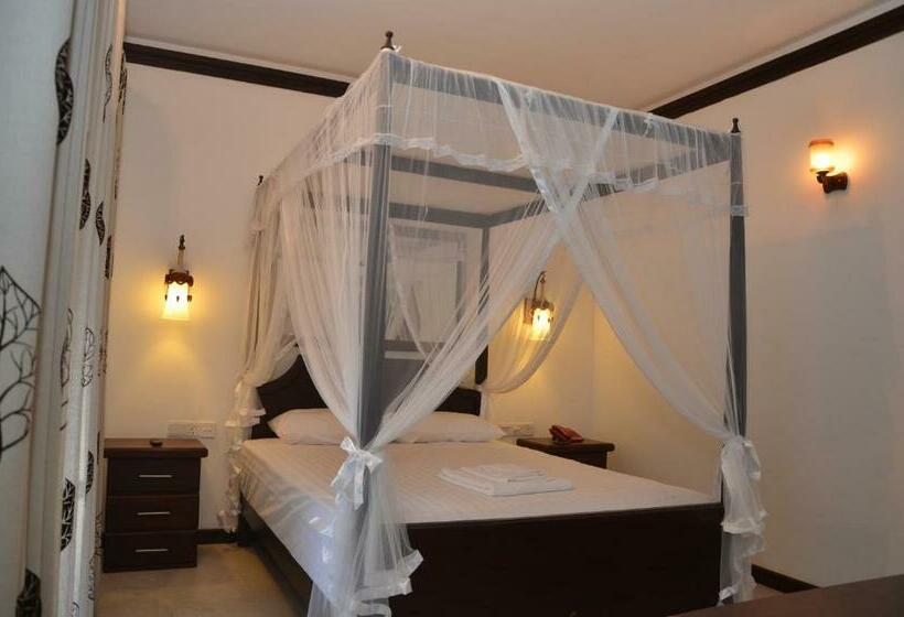 Deluxe Rum, Kandy Waters