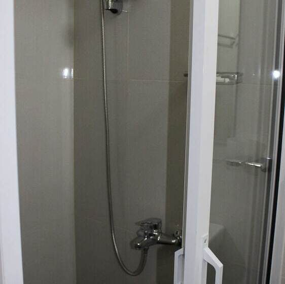 Deluxe Rum, Kandy Waters