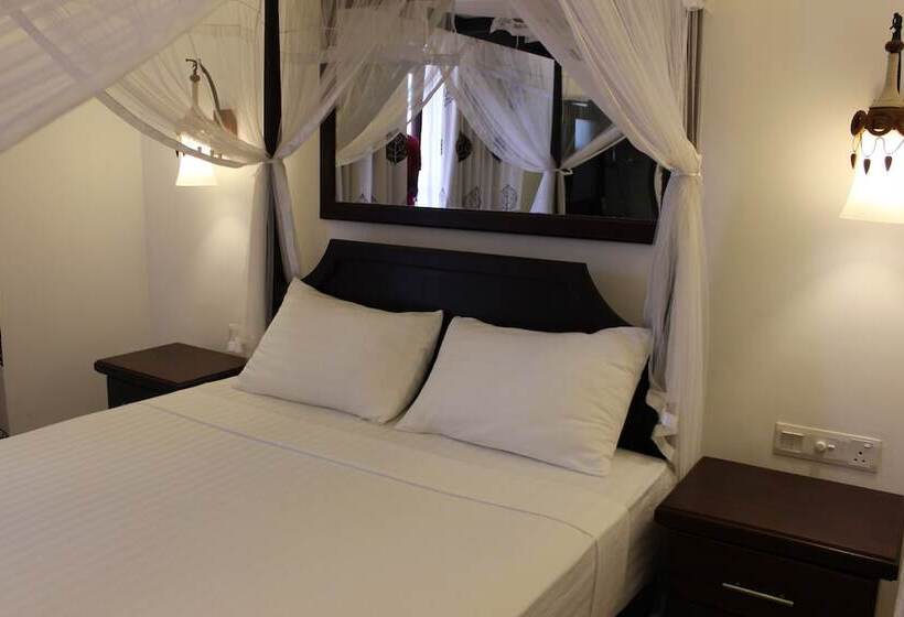 Deluxe Rum, Kandy Waters