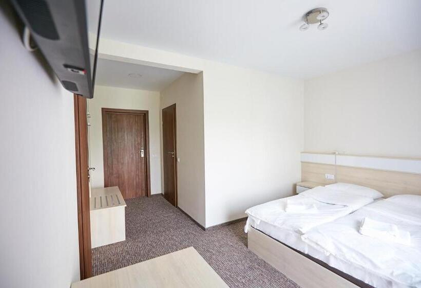 سوییت خانوادگی, Pansionat Bogema