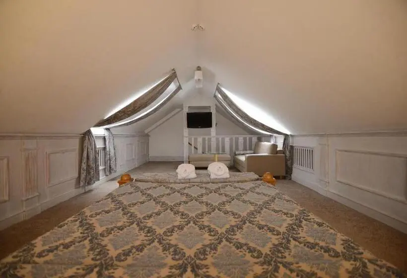 Suite Duplex, Pidkova