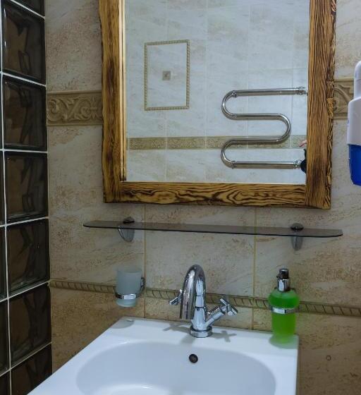 标准三人间, Pidkova