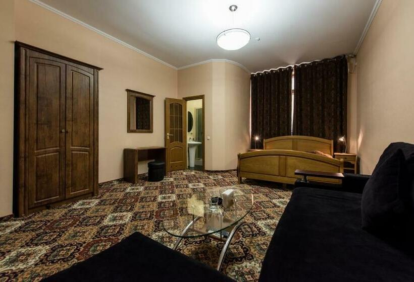 Superior-juniorsviitti, Premium