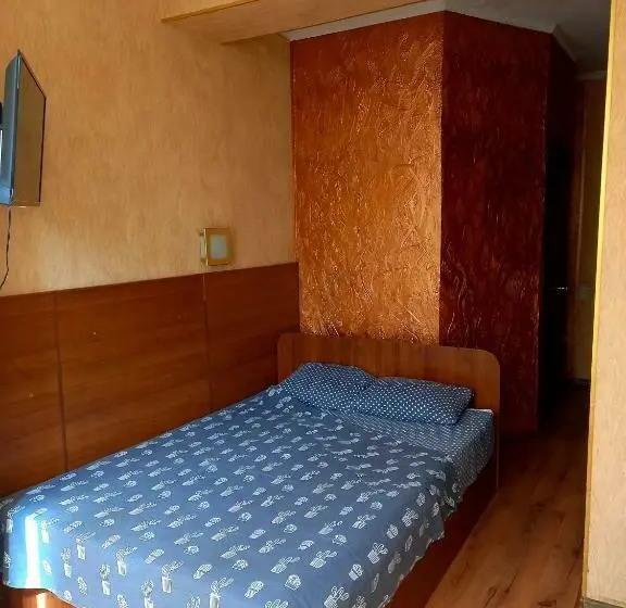 Cameră Standard, Rodina