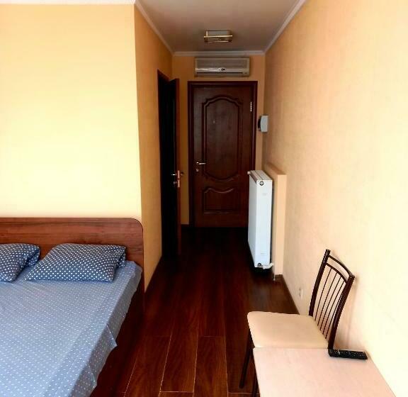 اتاق استاندارد, Rodina