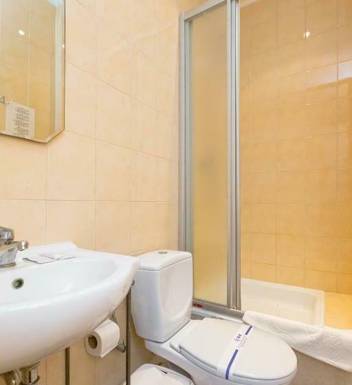 غرفة قياسية فردية, Staryi Krakiv