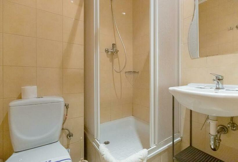 غرفة قياسية فردية, Staryi Krakiv