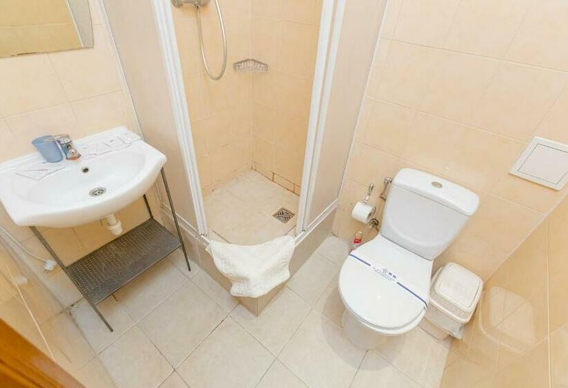 غرفة قياسية فردية, Staryi Krakiv