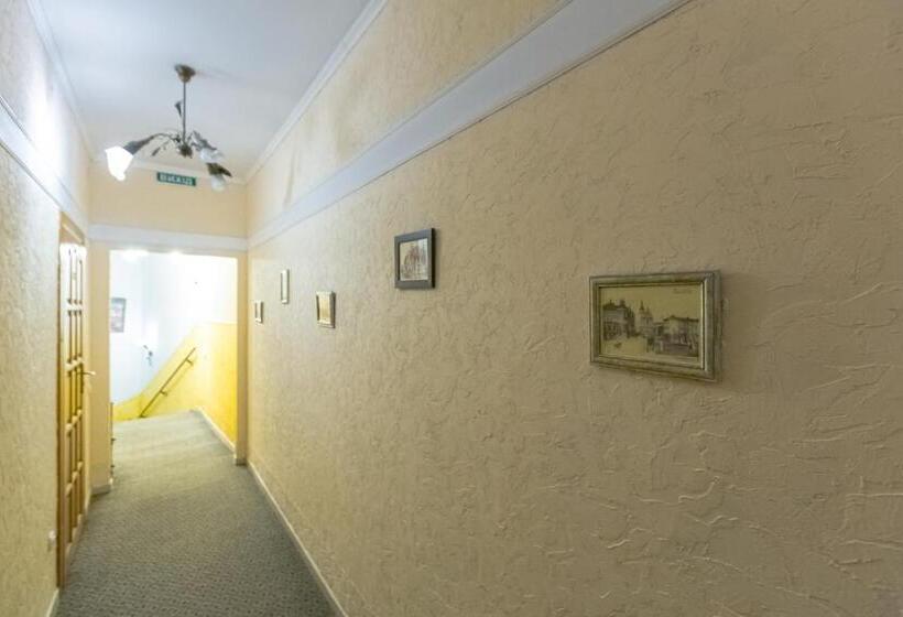 غرفة قياسية فردية, Staryi Krakiv