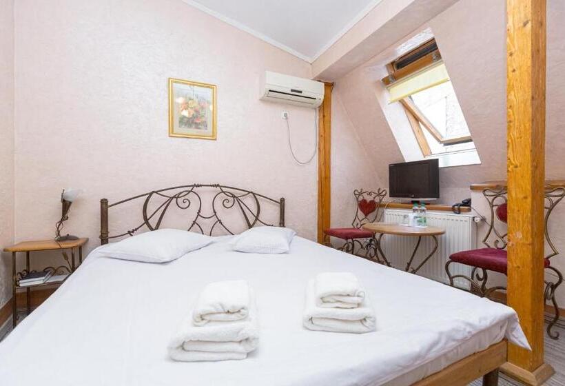 غرفة قياسية, Staryi Krakiv