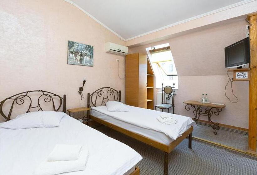 غرفة قياسية, Staryi Krakiv