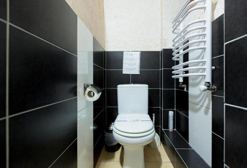 غرفة قياسية ثلاثية, Staryi Krakiv