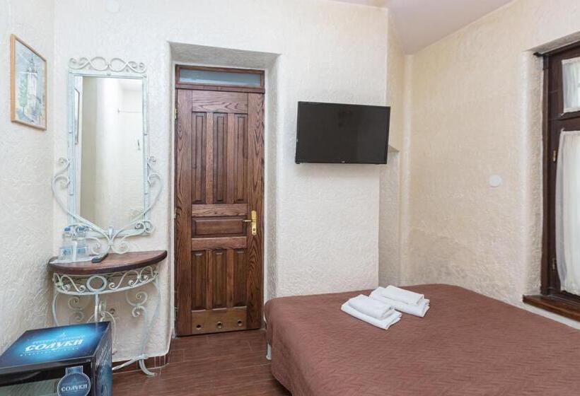 غرفة سوبيريور, Staryi Krakiv