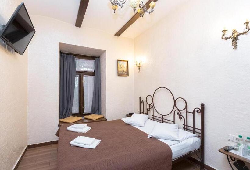 غرفة سوبيريور, Staryi Krakiv