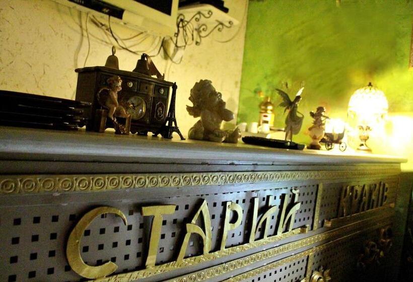 غرفة قياسية ثلاثية, Staryi Krakiv