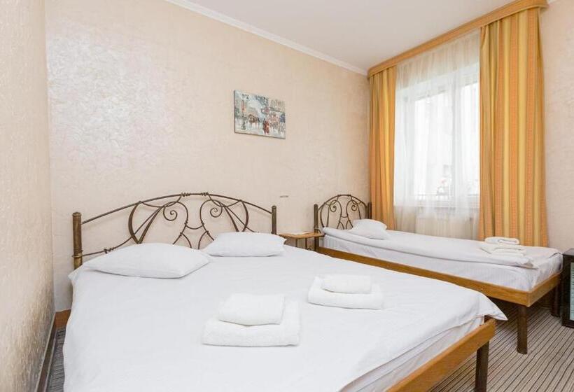 غرفة قياسية ثلاثية, Staryi Krakiv